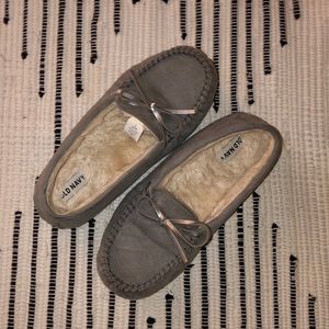 Old Navy size 9 suede moccasin slippers
